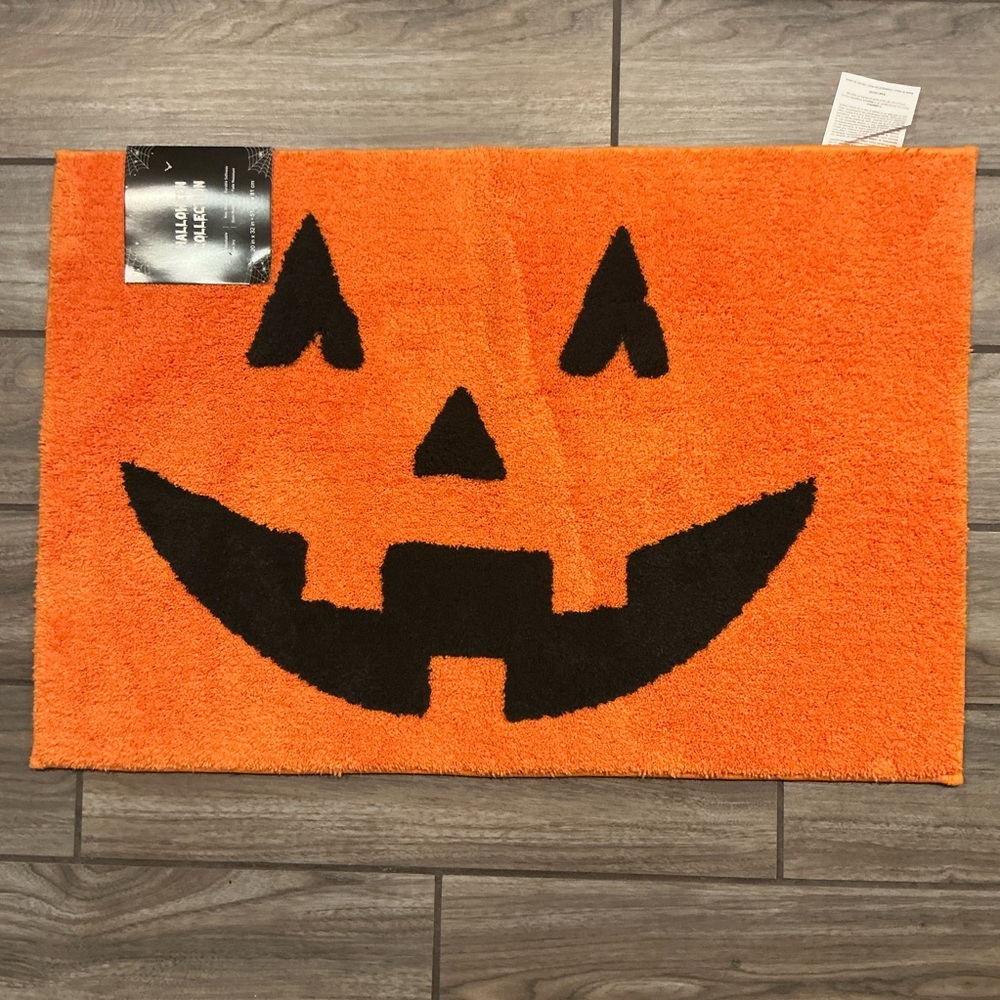Halloween Collection 20” x 32” Halloween Jack-O-Lantern Bath Mat